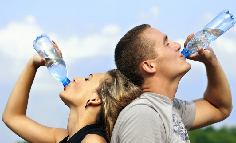 SAI QUANTA ACQUA BERE?